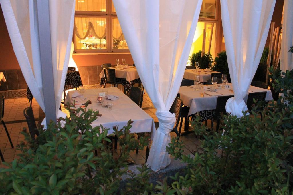 Eq Hotel Travagliato Exterior foto