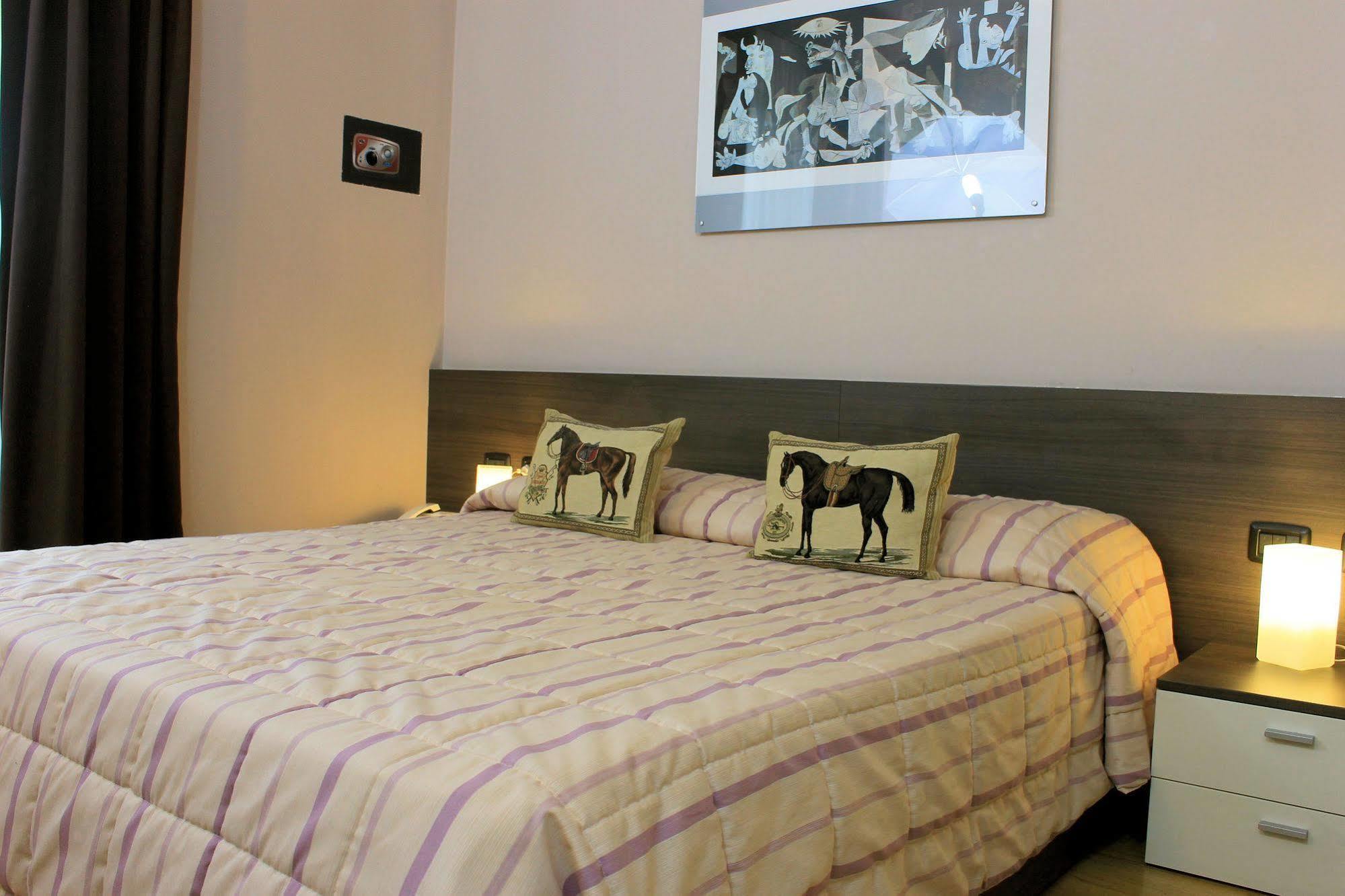 Eq Hotel Travagliato Exterior foto