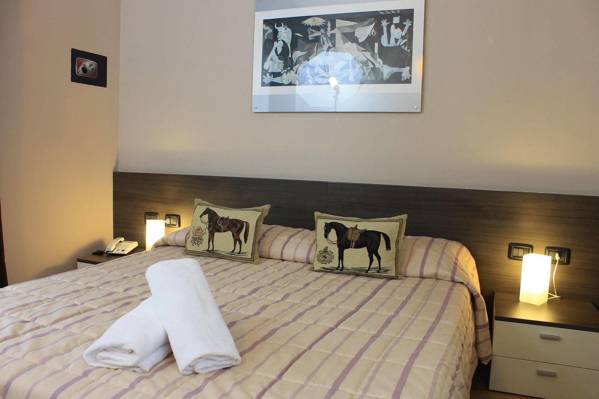Eq Hotel Travagliato Exterior foto